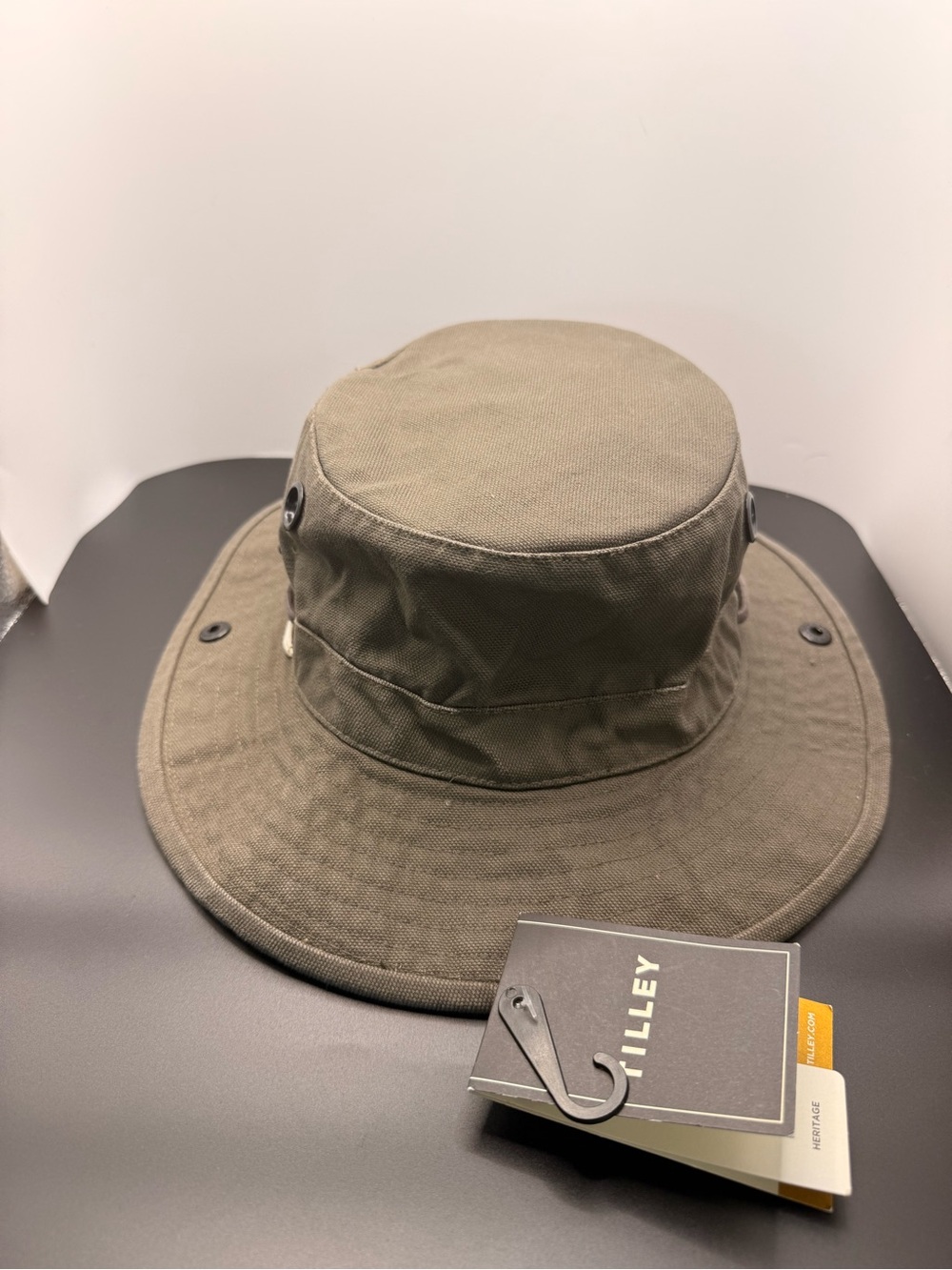 Tilley T3 Wanderer Hat Sun Bucket Olive Green Travel UPF Repellent 7 1/5 M NEW